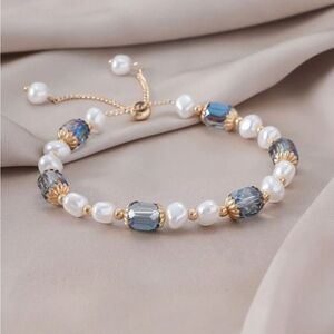 Elegant Pearl and Blue Bracelet R57